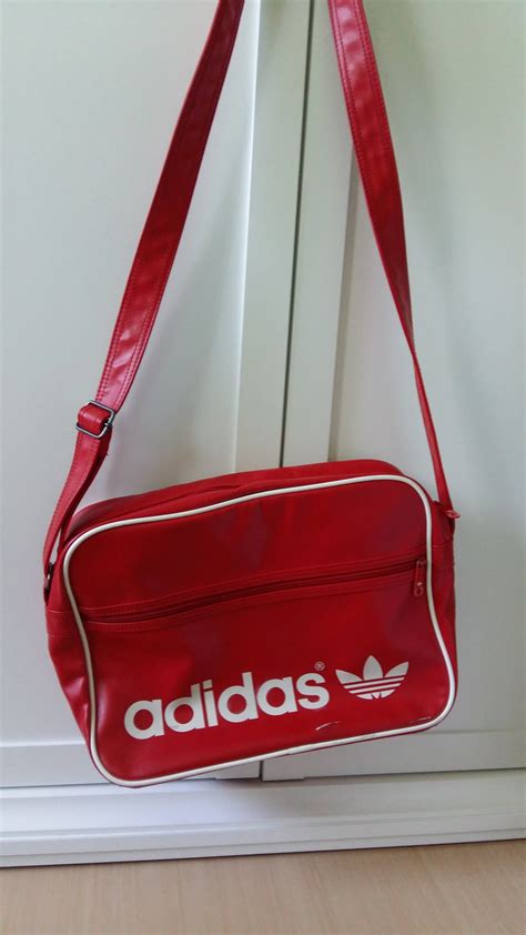 adidas umhängetasche neon rot mit grünen streifen|adidas Umhängetaschen .